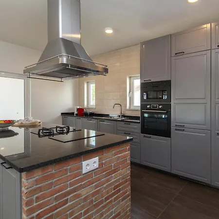 D13 - Eiras Velhas House In *