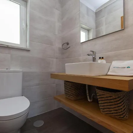 D13 - Eiras Velhas House In